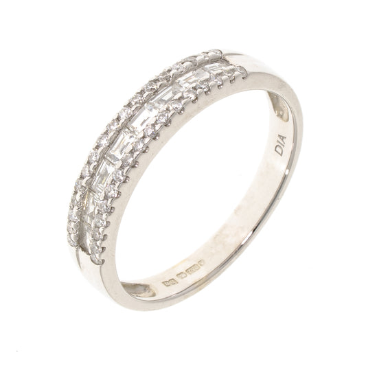Pre Owned 18ct White Gold Diamond Ring