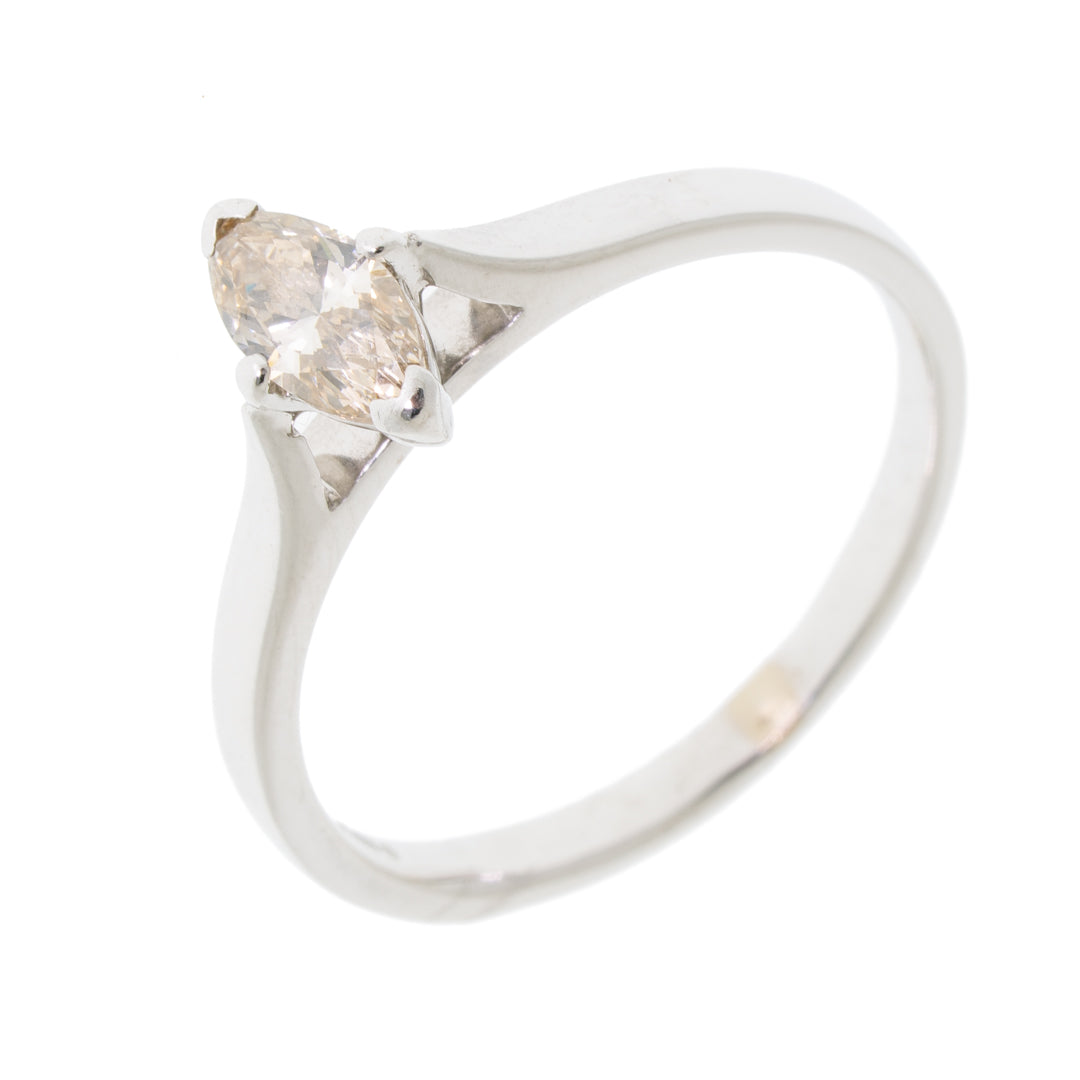 Pre Owned 18ct White Gold Diamond Ring