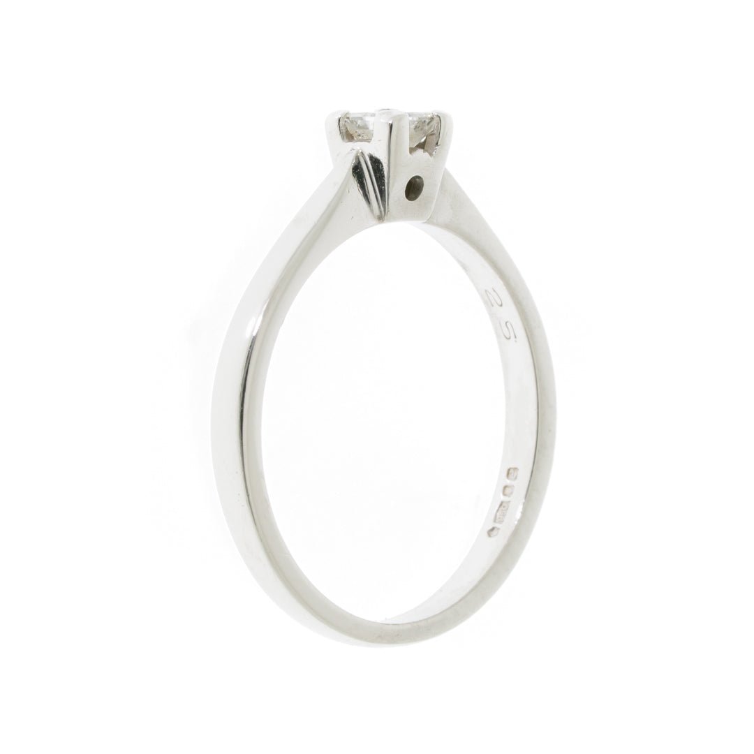 Pre Owned Platinum Diamond Ring