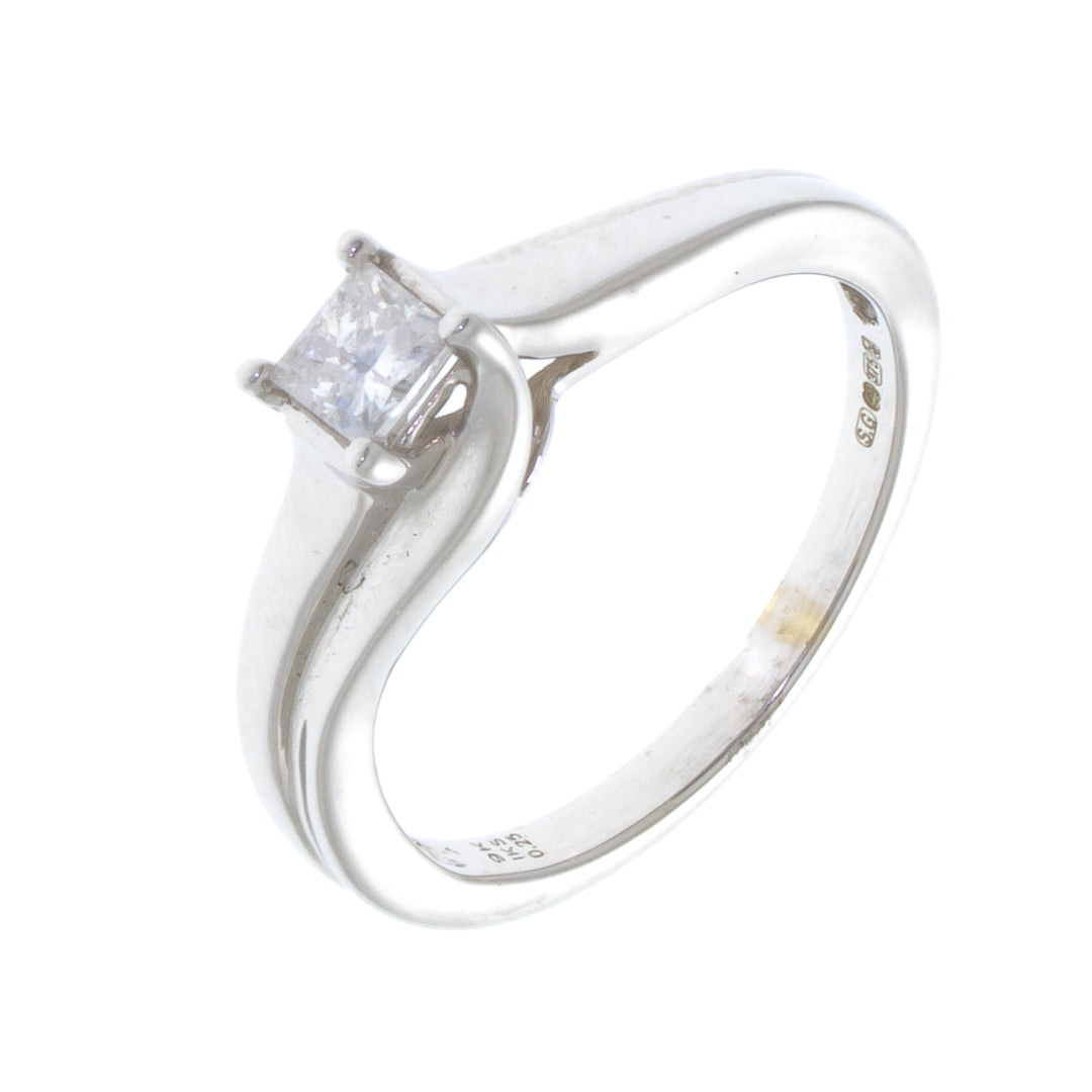 Pre Owned 9ct White Gold Solitaire Princess Cut Ring