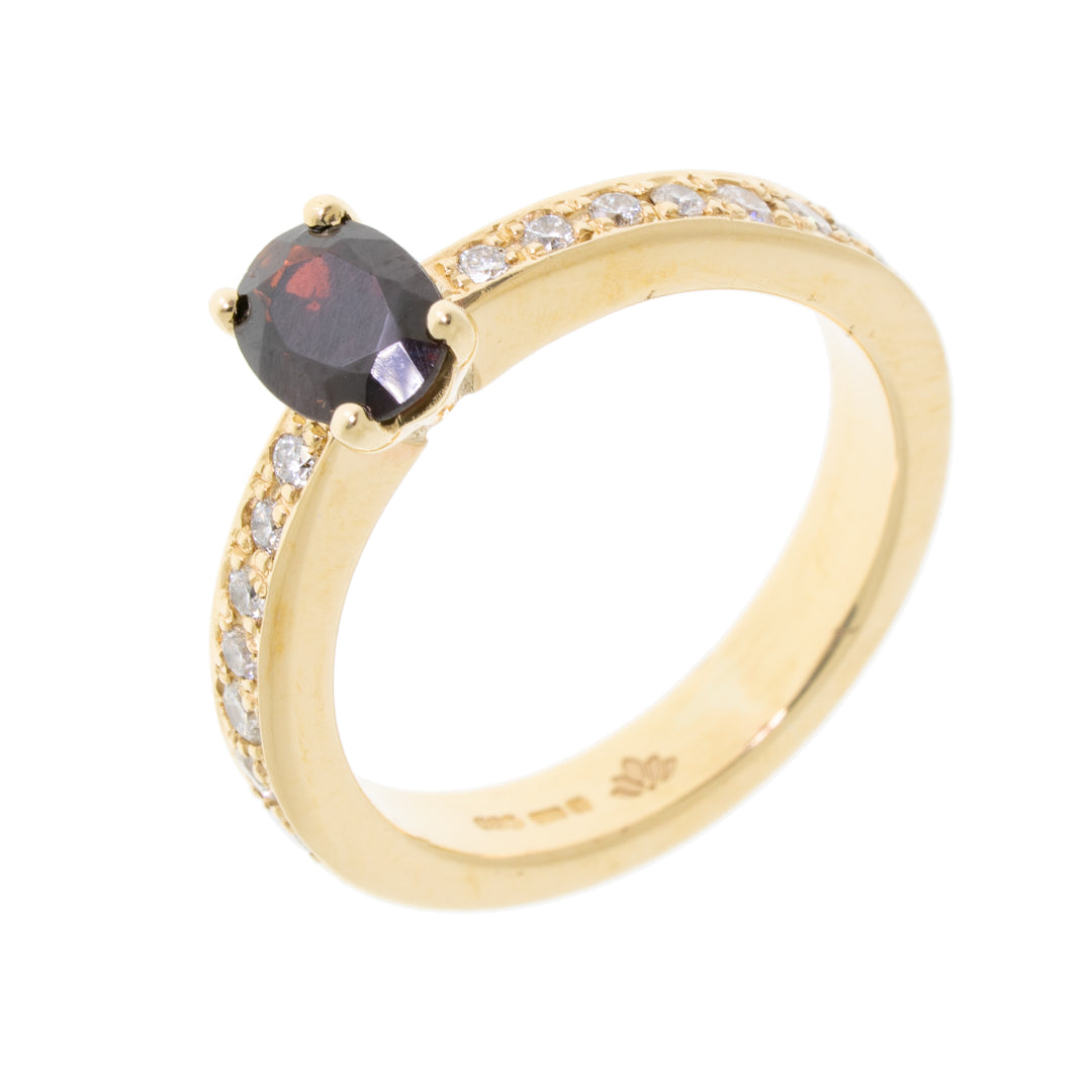 Pre Owned 9ct Gold Garnet & Diamond Ring