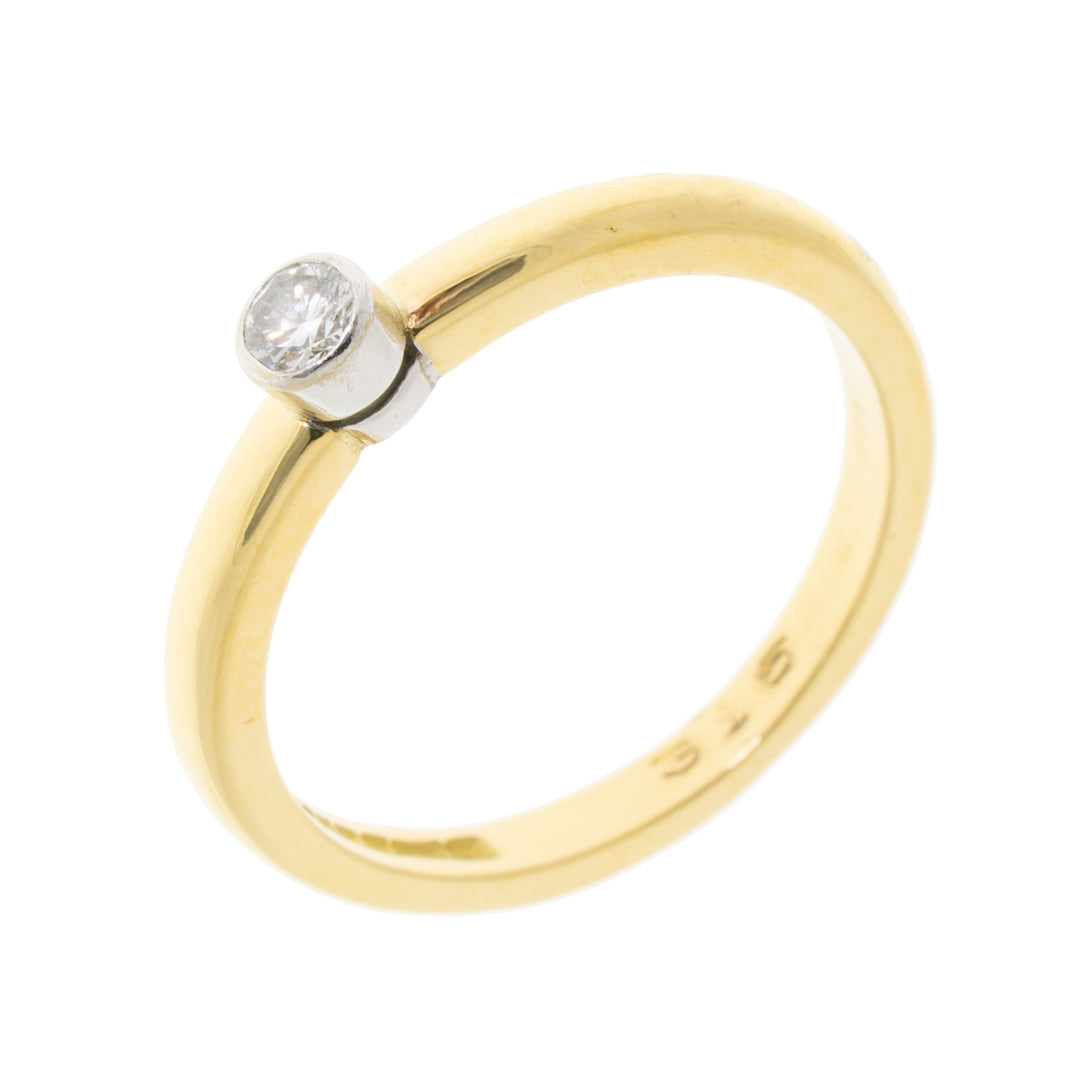 Pre Owned 18ct Gold Diamond Ring