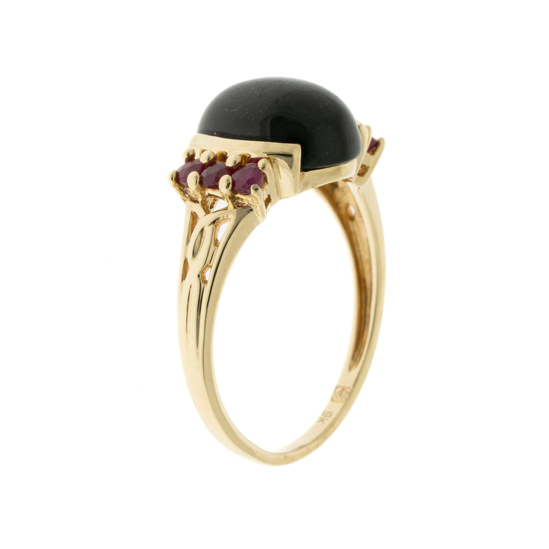 Pre Owned 9ct Gold Black Onyx Cabochon Cut & 6 x Garnet Ring